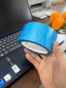 Băng keo xanh dán tủ lạnh.