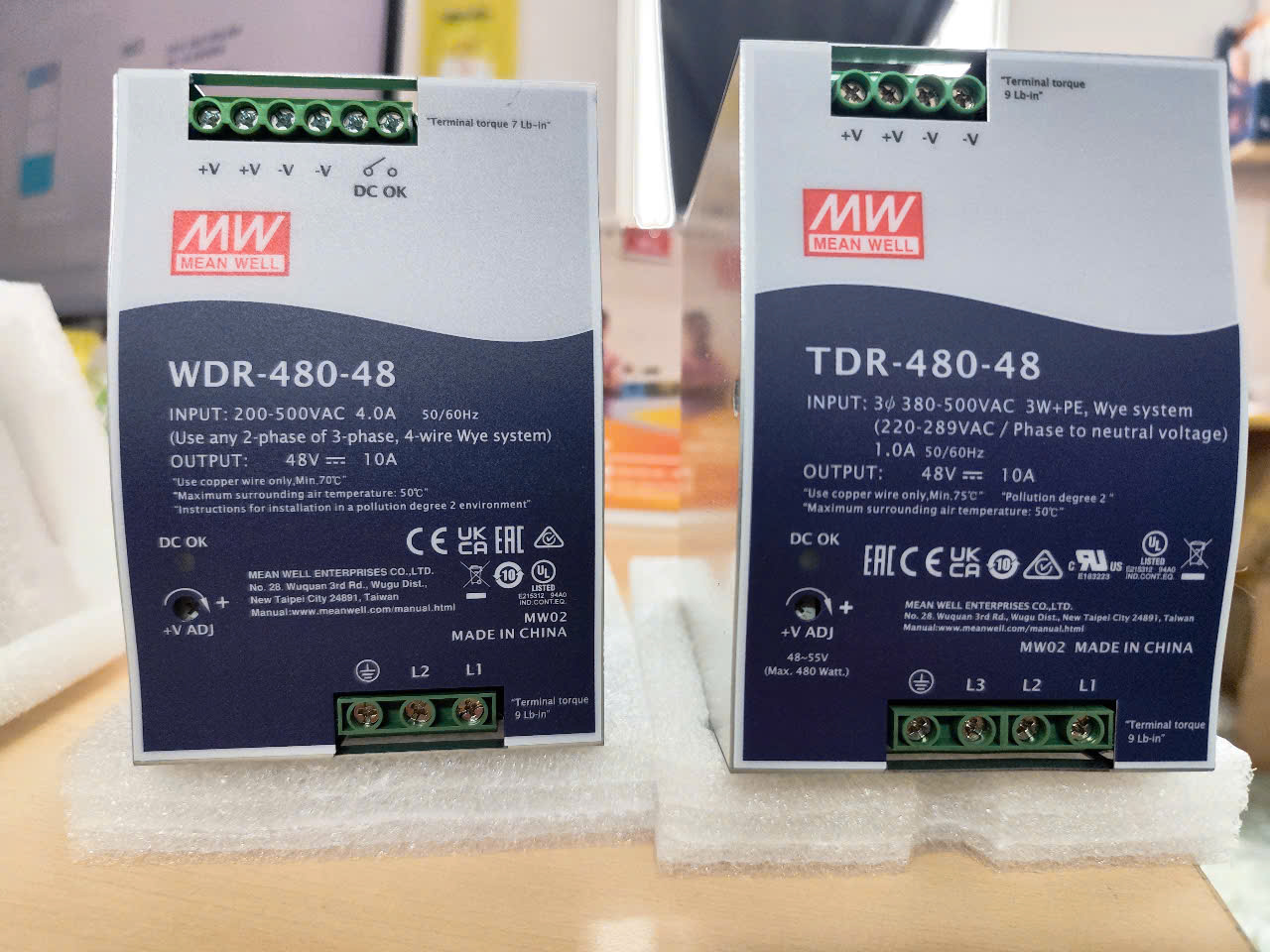 So sánh nguồn Meanwell là WDR và TDR