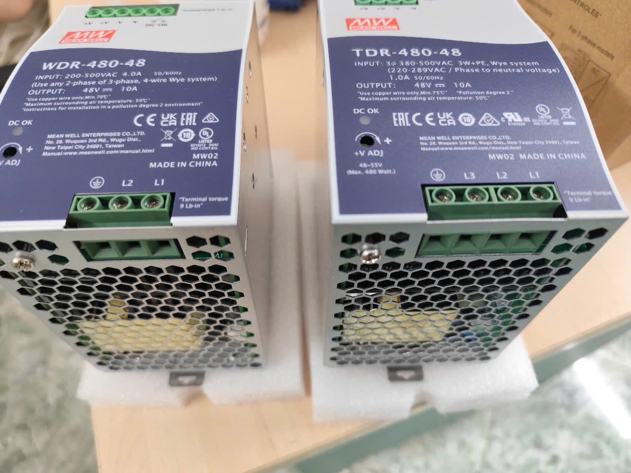 So sánh nguồn Meanwell là WDR và TDR